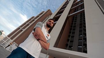 Mamardashvili posa para AS en Benidorm.