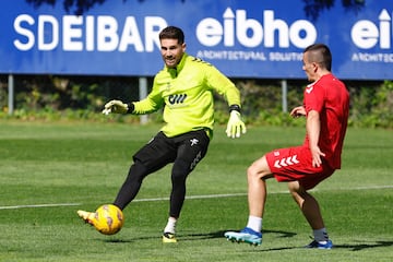 Luca Zidane tiene buen manejo con los pies.

 

LUCA