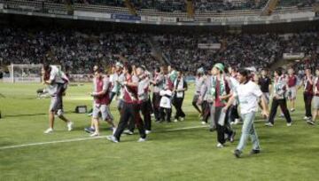 El equipo festeja el ascenso.