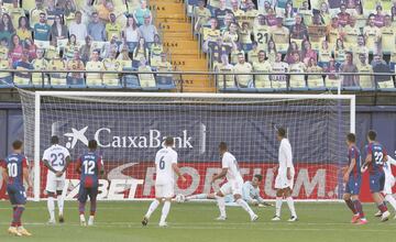 Ocasión de Bardhi que despeja Courtois. 