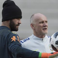 Alisson, inspirado en Taffarel y en el radar del Madrid