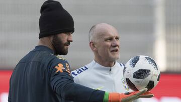 Alisson, con Taffarel.