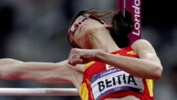 La atleta española Ruth Beitia, en uno de sus intentos en la final olímpica de salto de altura.