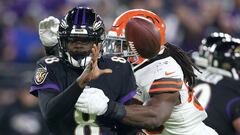 A pesar de que los Ravens derrotaron a los Browns en el Sunday Night Football de la semana 13, Lamar lanz&oacute; cuatro intercepciones y rating de 46.5.