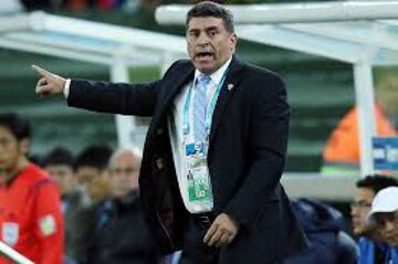 El colombiano debutó el 29 de mayo de 2011 con un empate a dos tantos con El Salvador en un partido amistoso que se disputó en Houston, Texas.