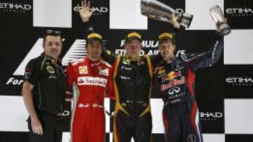 Boullier, a la izquieda de la foto, junto a Alonso, Raikkonen y Vettel. 