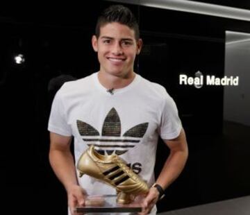 James recibe la Bota de Oro del Mundial de Brasil en Valdebebas