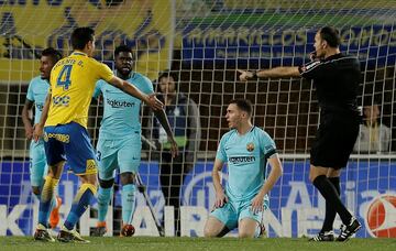 El árbitro Mateu Lazhoz pito penalti a favor del conjunto canario.