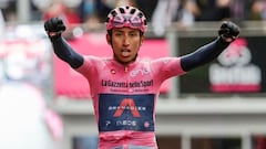 Egan Bernal, en casa con su familia y amigos