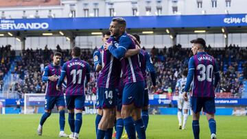 El Eibar mantiene el liderato en un final frenético