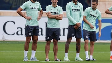 Albiol, Gerard Moreno, Capué y Lo Celso acuden al entrenamiento con chanclas // Ángel Sánchez