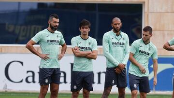 Albiol, Gerard Moreno, Capué y Lo Celso acuden al entrenamiento con chanclas // Ángel Sánchez