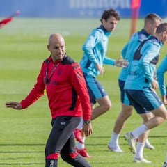 Fin al caso Borja Garcés: Nafti levanta el veto de Garitano y jugará