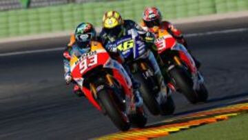 Álex Márquez, Valentino Rossi y Marc Márquez en los entrenamientos de Cheste.