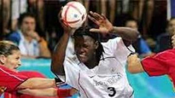 <b>SUFRIMIENTO.</B> España ha terminado paganado sus excesivos errores en los lanzamientos.