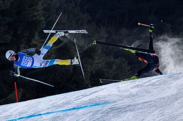 Esta impactante imagen se produjo en la estación de esquí Welli Hilli Park, en los Juegos Olímpicos de la Juventud de Invierno, en Gangwon (Corea del Sur). El sueco Maans Abersten (izquierda) sale despedido tras chocar con el estadounidense Walker Robinson en el esquí cross de estilo libre en equipos mixtos.