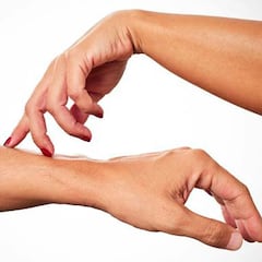 Esta es la explicación de por qué no puedes hacerte cosquillas a ti mismo: la clave está en tu cerebro
