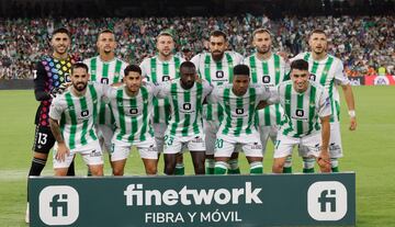 Oncer inicial del Betis. Rui Silva, Luiz Felipe, Aitor Ruibal, Borja Iglesias, Pezzella, Guido Rodriguez, Isco, Ayoze, Sabaly, Abner y Marc Roca.