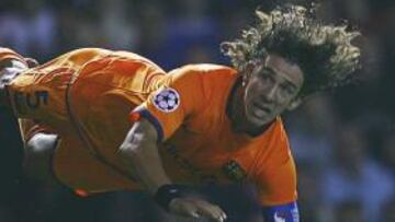 <b>PURA RAZA.</b> Puyol fue de los mejores de su equipo y hasta dispuso de una ocasión que McGregor envió a corner.