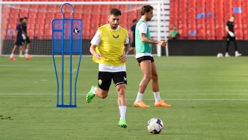 adrian Embarba,jugador de la UD Almería durante el entrenamiento de hoy