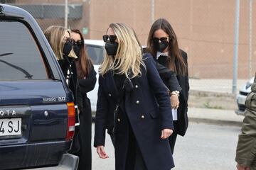 Judit Puig novia de Álex Casademunt llegando al funeral 