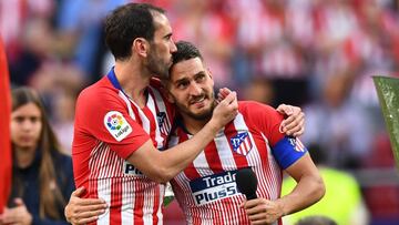 Godín y Koke, a quien le pasó el testigo de ser primer capitán, en el Atleti-Sevilla ultimo del uruguayo.
