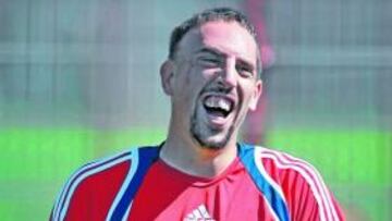 <b>QUIEN RÍE EL ÚLTIMO... </b>Ribéry no ha tirado la toalla en su afán por verse de blanco en el Bernabéu.
