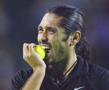 Su primer título lo ganó en 1995, en el certamen de Bologna, tras vencer al uruguayo Marcelo Filippini, por 6–2, 6–4.