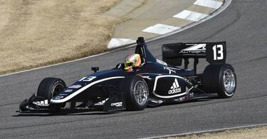 Claman DeMelo, el piloto que desaf¨ªa la superstici¨®n del 13