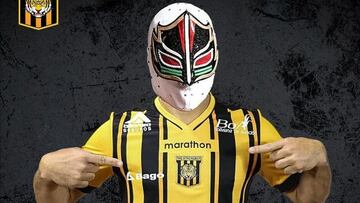 Leo López portando la casaca de The Strongest
