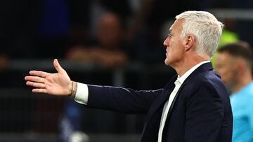 Stuttgart (Germany), 05/06/2025.- France's head coach Didier Deschamps gestures during the UEFA Nations League semi-final soccer match between Spain and France, in Stuttgart, Germany, 05 June 2025. (Francia, Alemania, España) EFE/EPA/ANNA SZILAGYI