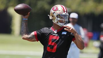El coach de los 49ers, Kyle Shanahan, habló bien de sus dos quarterbacks; por el momento, Trey Lance trabaja con los suplentes.