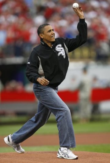 Barack Obama es un gran aficionado al béisbol e hizo el saque de honor del partido de All Star de la MLB en julio de 2009.