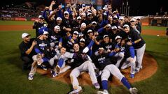 Los Chicago Cubs celebraron su emotivo triunfo en la serie contra los San Francisco Giants y contin&uacute;an su camino hacia el esquivo t&iacute;tulo de las Series Mundiales.