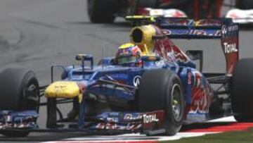 <b>ARREÓN FINAL. </b>Webber supo sacar todo el partido a su último juego de neumáticos y no tuvo muchos problemas para superar a Alonso.