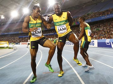 Pese a ser descalificado por salida en falso en la final de los 100 metros, ganó el oro tanto en los 200 metros como en el 4x100.