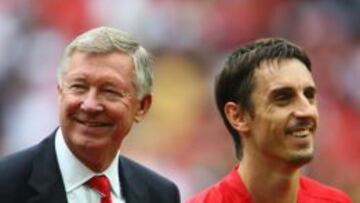 Sir Alex Ferguson junto a Gary Neville.