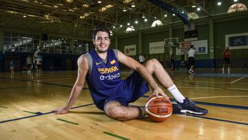 Álex Abrines posa tras una entrenamiento de la Selección española para AS.
