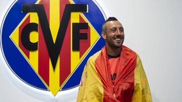 Cazorla vuelve con España cuatro
años después y tras su calvario