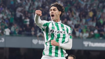 Cardoso celebra un gol con el Betis.