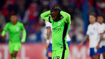 Atletico Nacional's forward #18 Marino Hinestroza reacts during the Copa Libertadores group stage football match between Uruguay's Nacional and Colombia's Atletico Nacional at the Gran Parque Central stadium in Montevideo, on May 28, 2025. (Photo by Dante FERNANDEZ / AFP)
