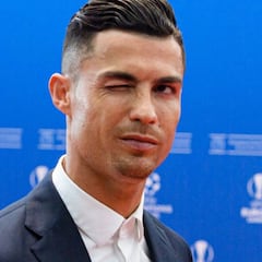 El costoso look de Cristiano Ronaldo en conferencia de Dubái