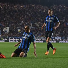 Duván Zapata pone asistencia en victoria de Atalanta sobre la Roma