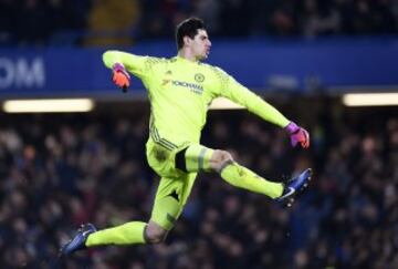 El belga es uno de los principales candidatos a defender la portería del Real Madrid para la temporada 2017/2018. Termina contrato con el Chelsea en 2019.