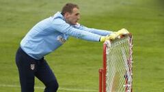 UN SEGURO. Oblak se toma un descanso en un entrenamiento.