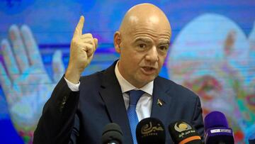 Infantino amenaza: "Los 12 no pueden quedarse en medio..."