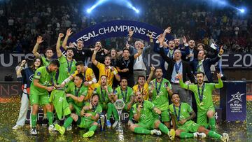 El Palma celebra la Champions de este curso en Armenia.