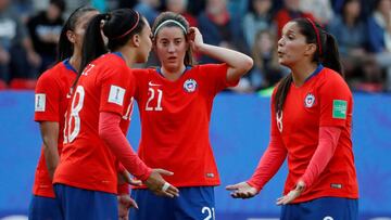 Soccer Football - Women&#039;s World Cup - Group F - Chile v Sweden - Roazhon Park, Rennes, France - June 11, 2019  Chile&#039;s Karen Araya and Camila Saez  REUTERS/Stephane Mahe