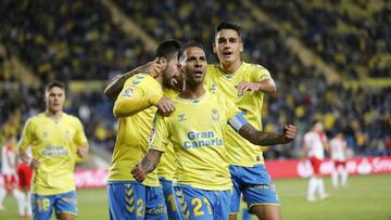 Las Palmas y Almería se desfondan sin éxito