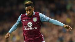 Amavi durante un partido con el Aston Villa. 